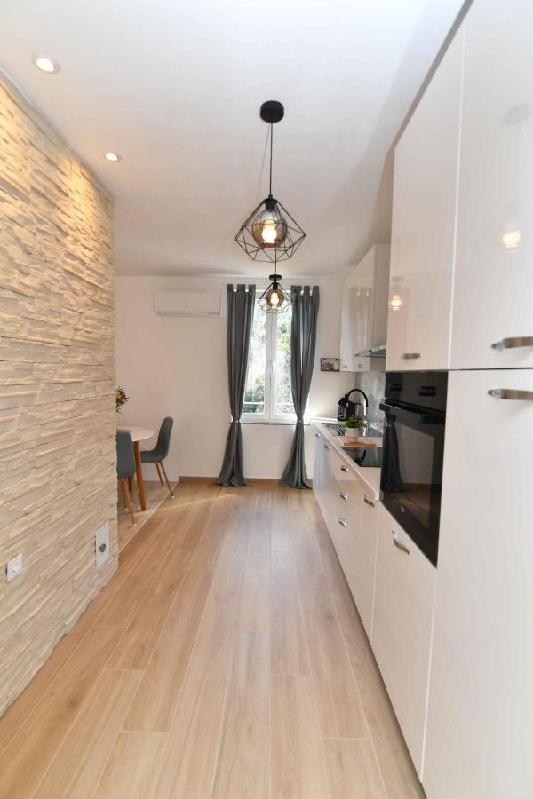 Apartman Leona Lovran Exteriör bild