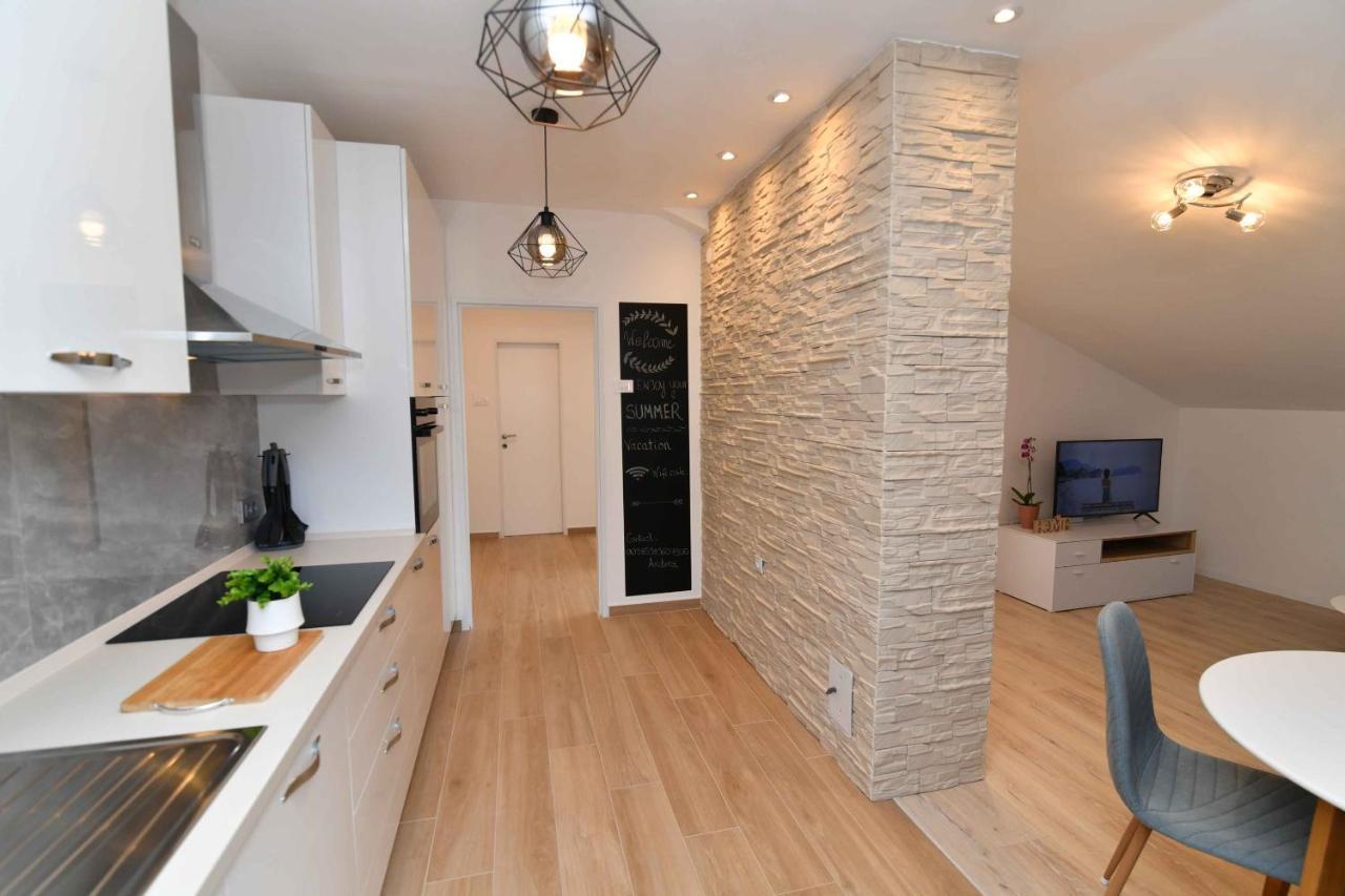 Apartman Leona Lovran Exteriör bild