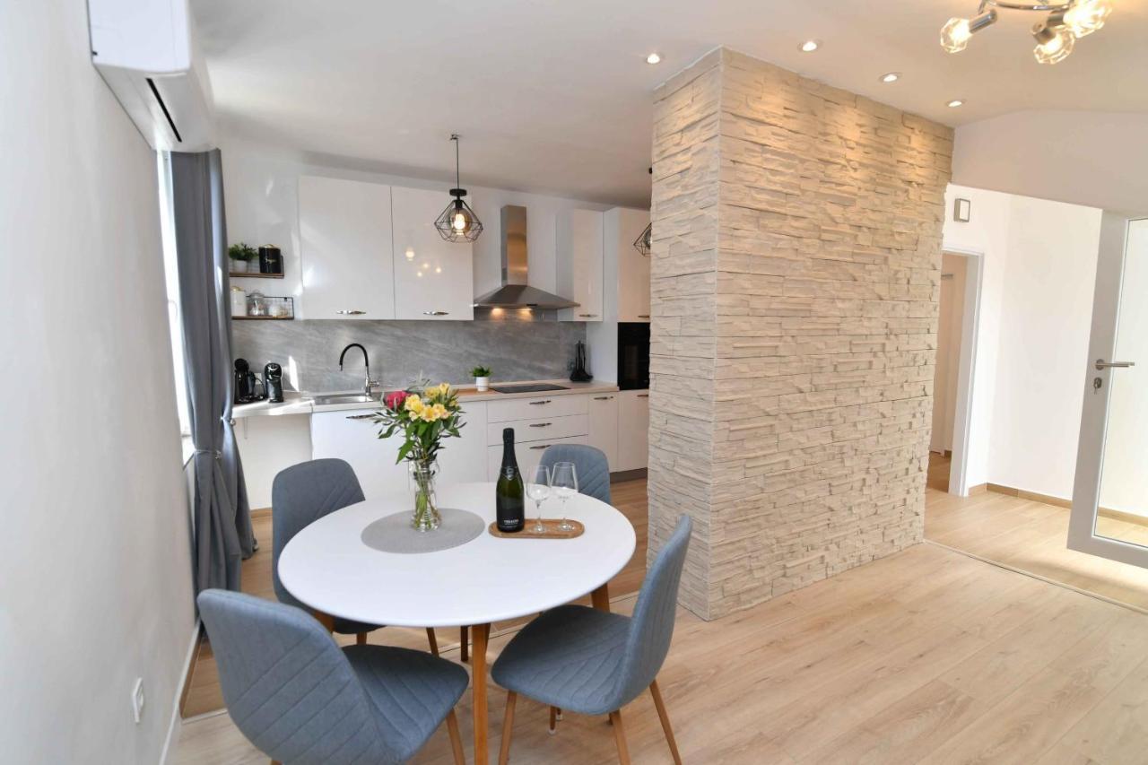 Apartman Leona Lovran Exteriör bild