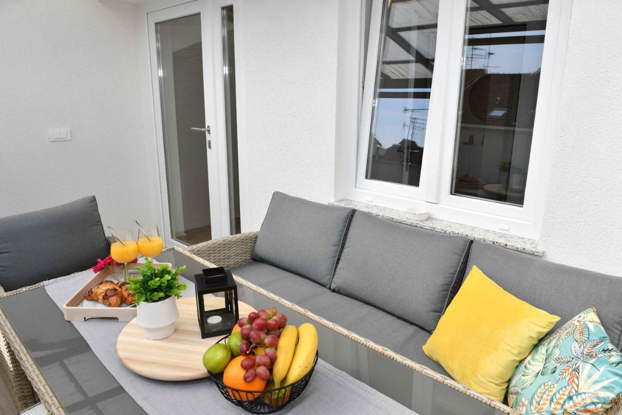 Apartman Leona Lovran Exteriör bild