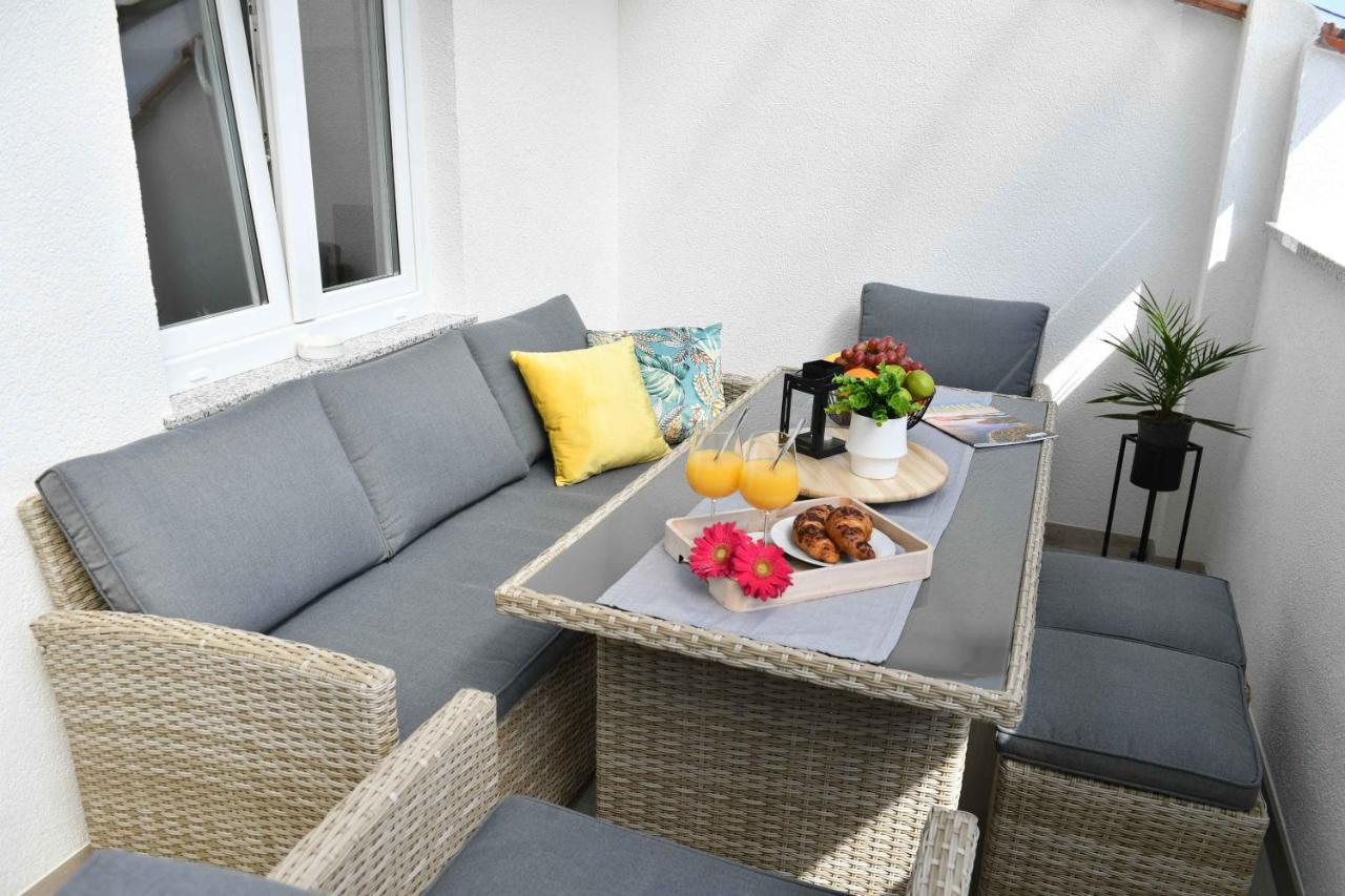 Apartman Leona Lovran Exteriör bild