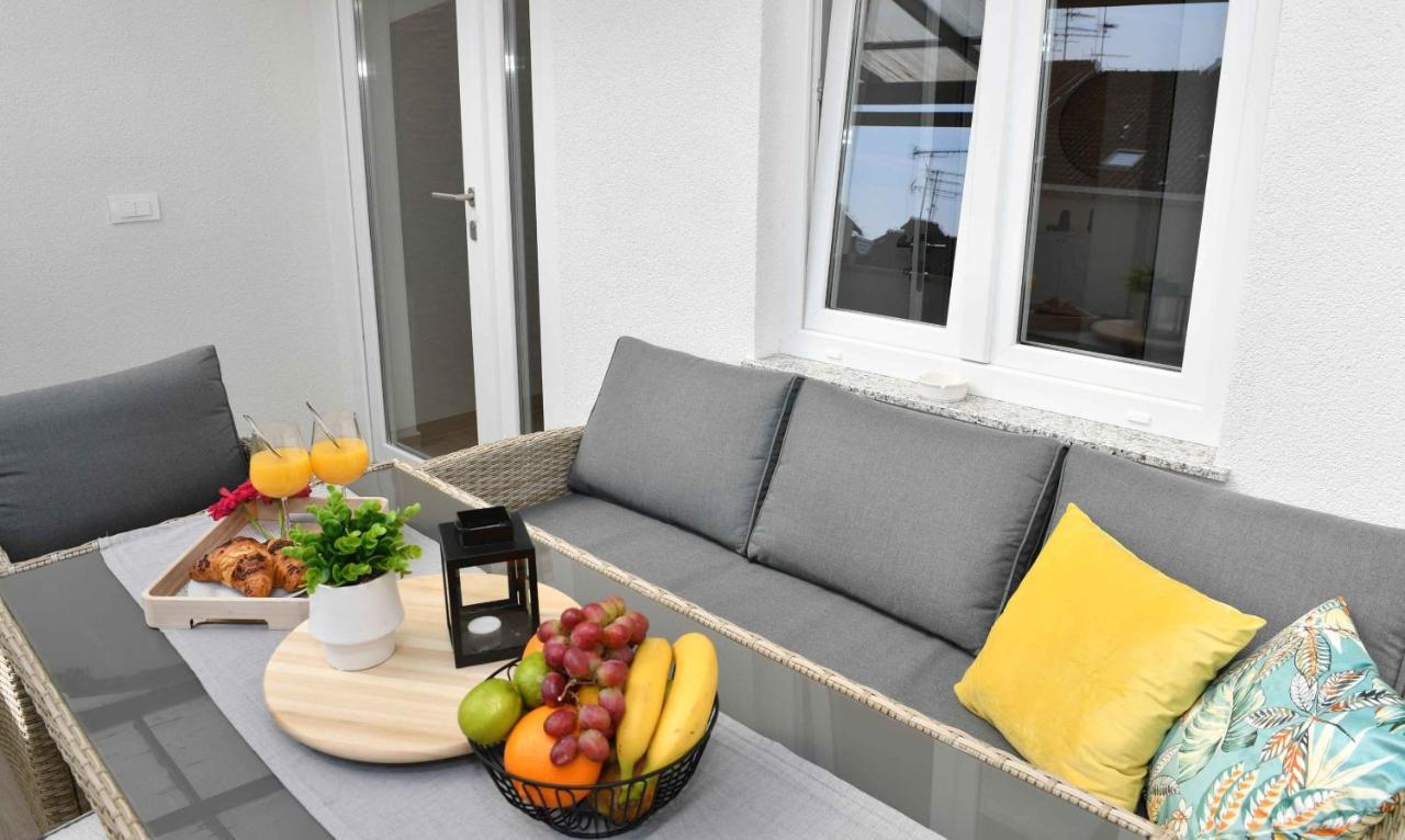 Apartman Leona Lovran Exteriör bild
