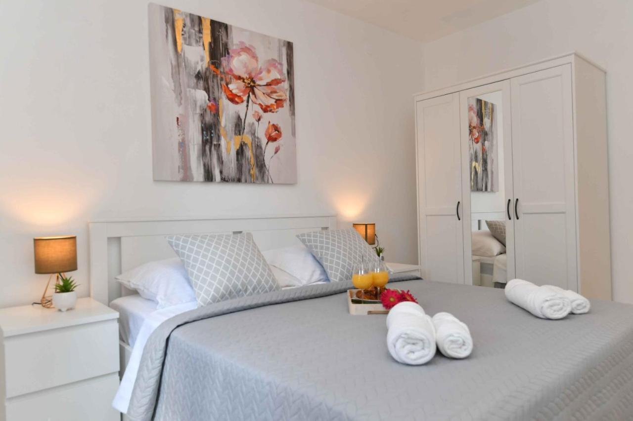 Apartman Leona Lovran Exteriör bild